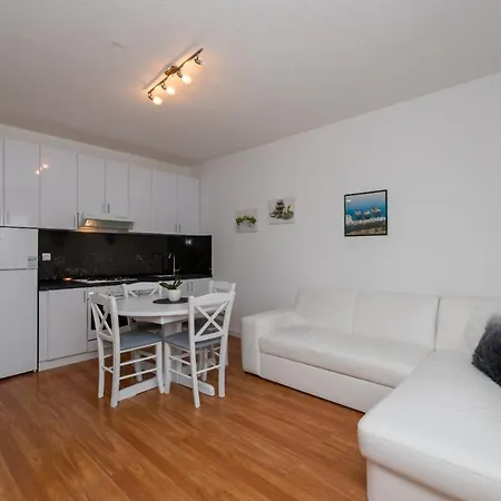 Apartment In With Sea View, Terrace, Air Conditioning, W-lan 3553-1 *