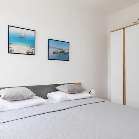 Apartment In With Sea View, Terrace, Air Conditioning, W-lan 3553-1 Supetar