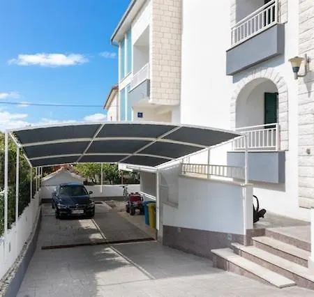 In With Sea View, Terrace, Air Conditioning, W-lan 3553-1 * Supetar